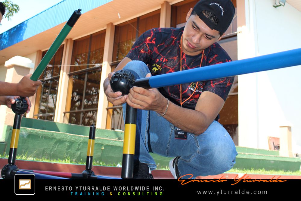 Building Bridges: Colaboradores viviendo una experiencia de unión organizacional a través de Building Bridges