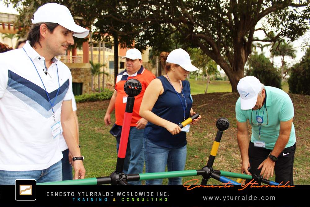 Building Bridges: Momento de reflexión colectiva y aprendizaje experiencial durante Building Bridges – Construyendo Puentes