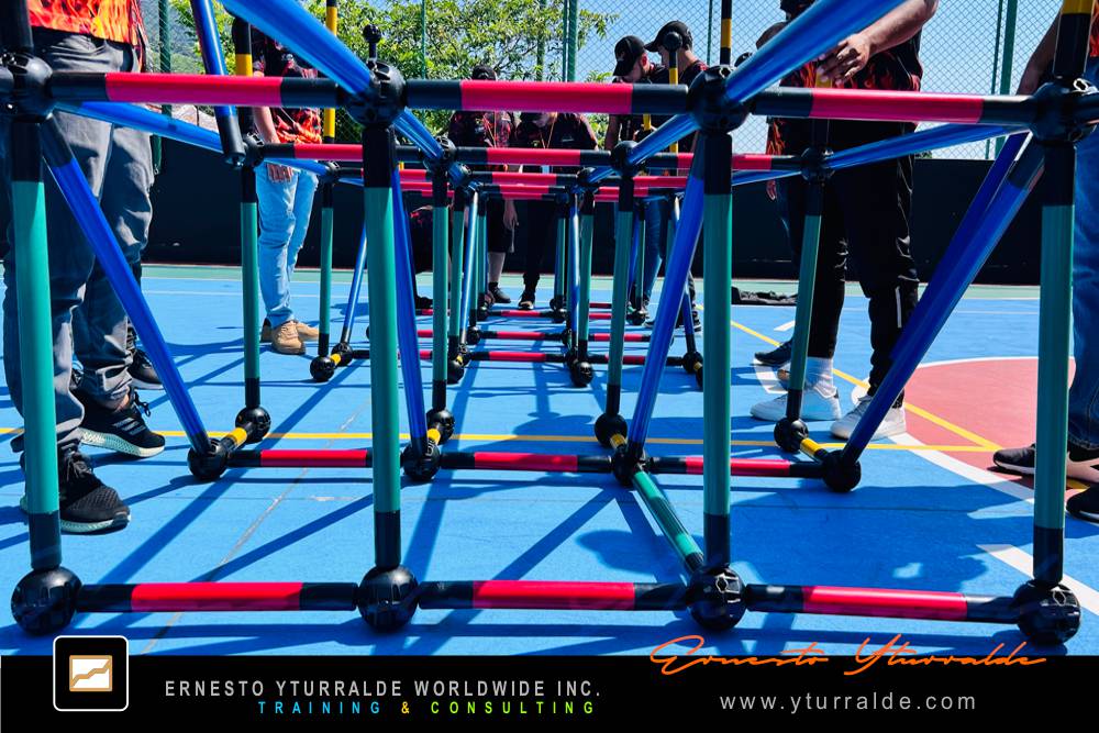 Building Bridges: Dinámica Building Bridges - Construyendo Puentes | Actividad de Team Building