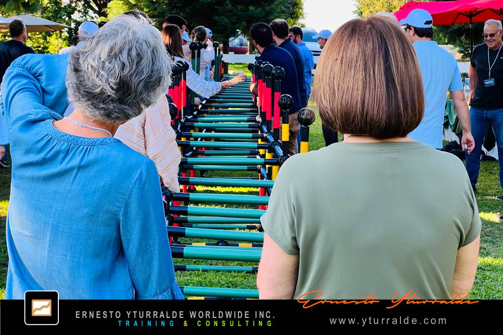 Building Bridges: Dinámica Building Bridges - Construyendo Puentes | Actividad de Team Building