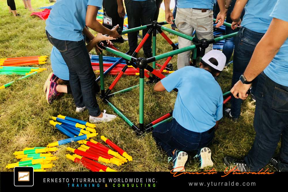 Building Bridges: Dinámica Building Bridges - Construyendo Puentes | Actividad de Team Building