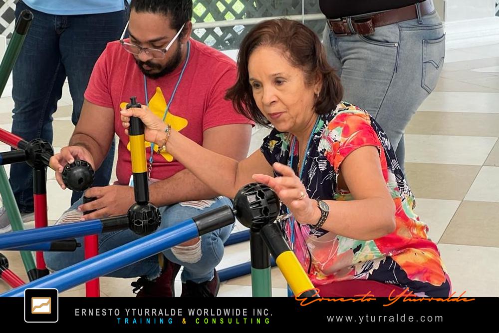Aprendizaje vivencial enfocado en la colaboración y el propósito común en Building Bridges – Construyendo Puentes