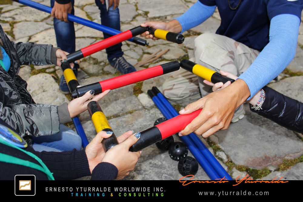 Building Bridges: Aprendizaje vivencial en acción a través de la dinámica Building Bridges – Construyendo Puentes