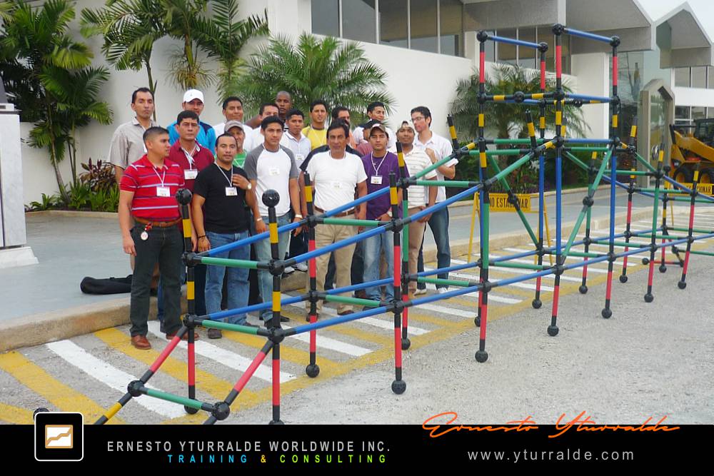 Building Bridges: Colaboradores compartiendo aprendizajes significativos en la dinámica Building Bridges – Construyendo Puentes