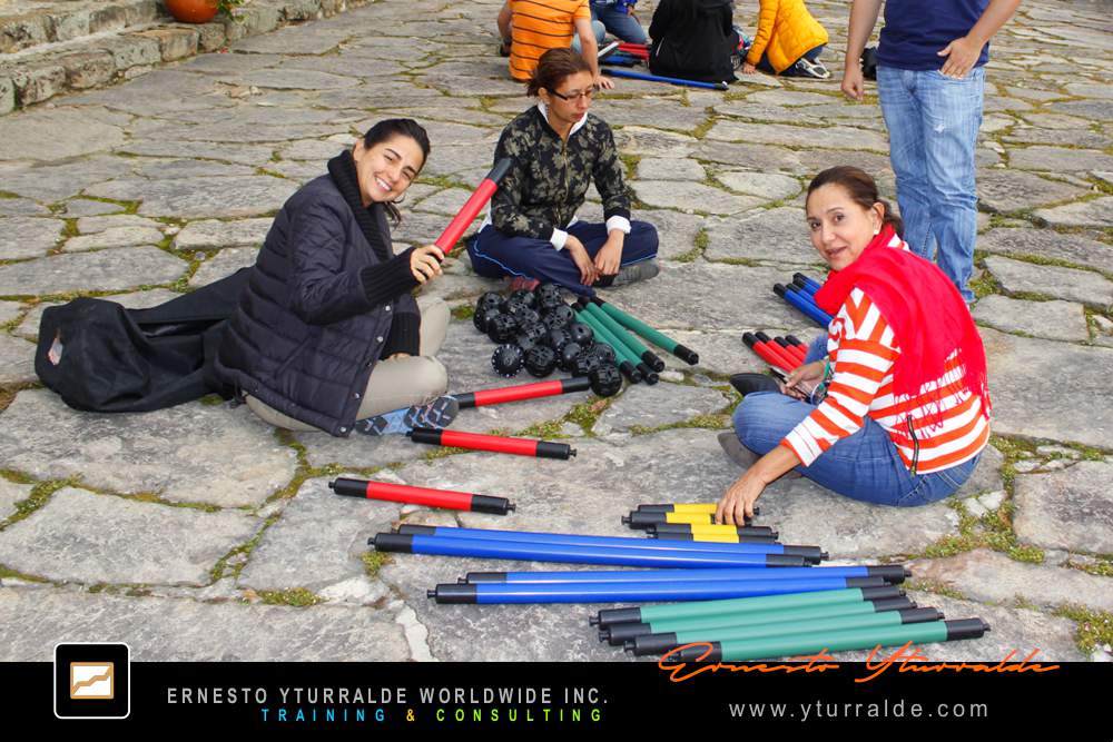 Building Bridges: Equipos aplicando creatividad y estrategia para alcanzar objetivos conjuntos en Building Bridges – Construyendo Puentes