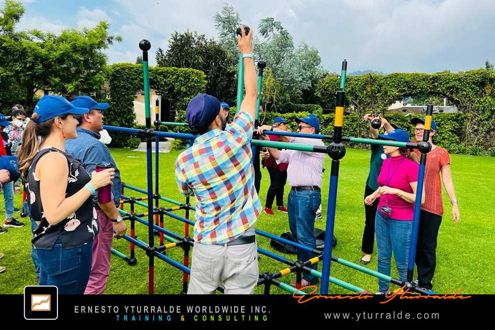 Building Bridges: Equipos co-creando soluciones y construyendo confianza en Building Bridges – Construyendo Puentes