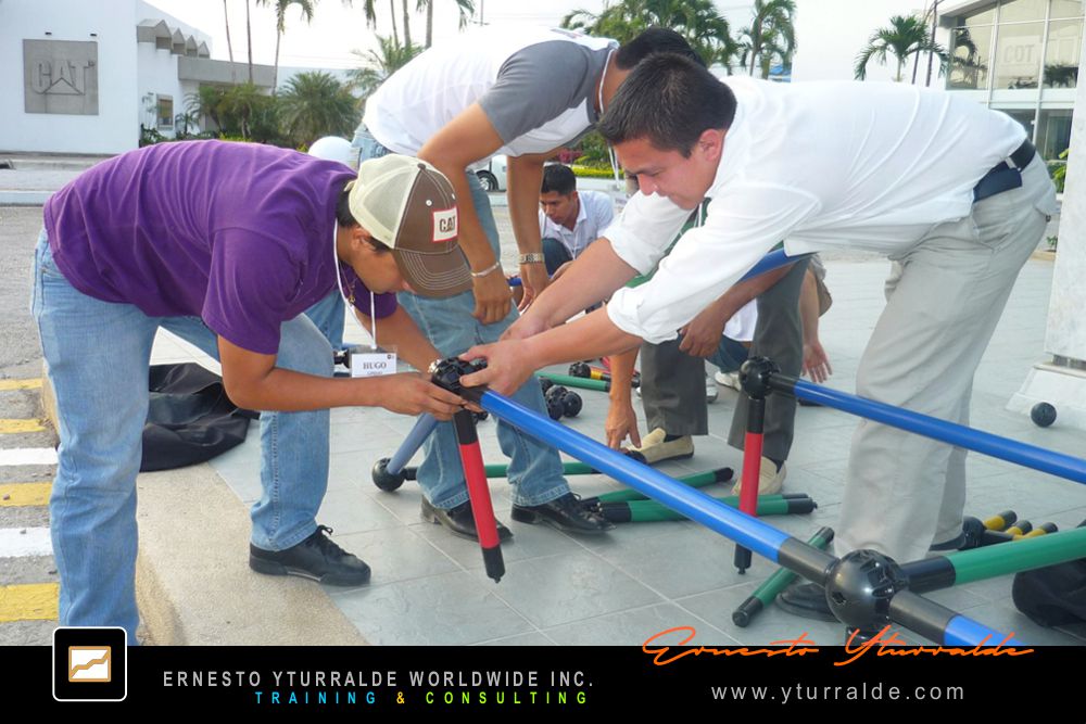 Building Bridges: Equipos demostrando unidad, liderazgo y colaboración en Building Bridges – Construyendo Puentes