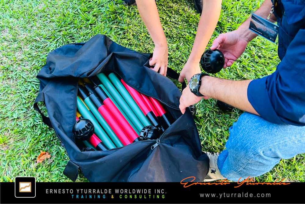 Building Bridges: Colaboradores experimentando conexión, cooperación y compromiso en Building Bridges – Construyendo Puentes, actividad de Team Building outdoor